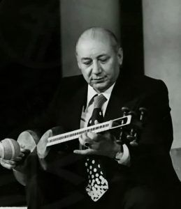 از مضراب تا معجزه : چگونه صلابت مضراب جلیل شهناز، طلایی شدن صدای تار را ممکن میکند؟